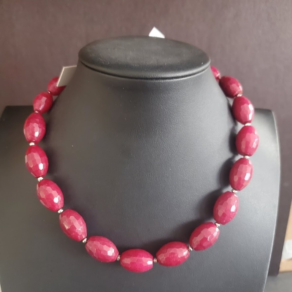 White House‎ Black Market Dyed Jade Burgundy Short Beaded Necklace WHBM NWT